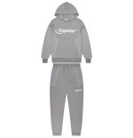 Ensemble sweat à capuche et jogging assortis : un ensemble parfaitement coordonné et épuré.